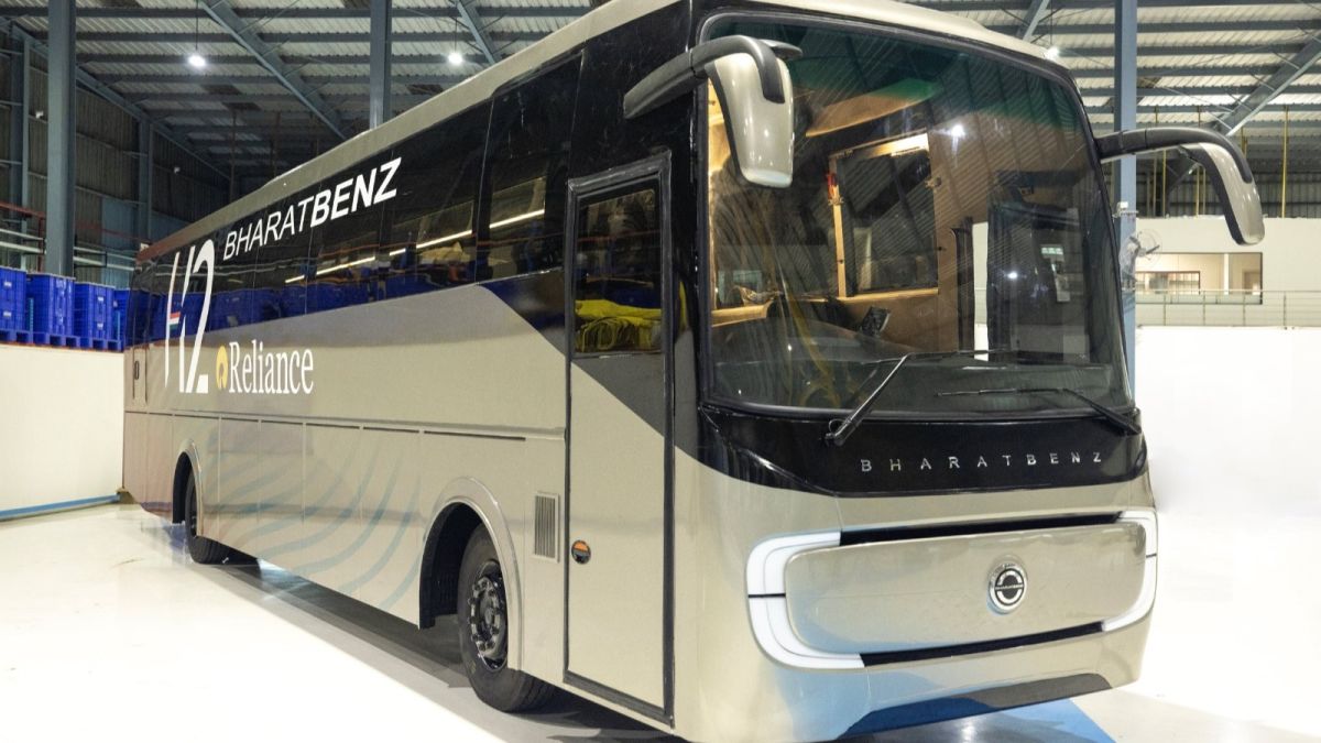 images/newsimages_bus_en/2023/Daimler%20India%20and%20Reliance%20Collaborate%20To%20Build%20a%20Hydrogen%20Bus.jpeg#joomlaImage://local-images/newsimages_bus_en/2023/Daimler India and Reliance Collaborate To Build a Hydrogen Bus.jpeg?width=1600&height=900