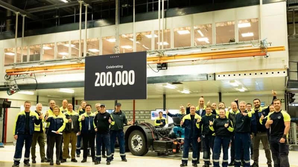 images/newsimages_bus_en/Volvo%20is%20Celebrating%20200%20000%20chassis%20in%20Borås.jpg#joomlaImage://local-images/newsimages_bus_en/Volvo is Celebrating 200 000 chassis in Borås.jpg?width=800&height=450